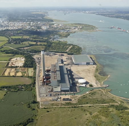 Widok Elektrowni Fawley (1000 MW) w Wielkiej Brytanii