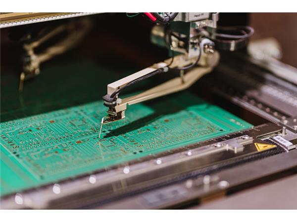 Czym jest norma AQAP i co oznacza dla producentów PCB?