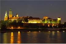 Iluminacja przybliżyła dawny wygląd dziedzińca wawelskiego Iluminacja przybliżyła dawny wygląd dziedzińca wawelskiego