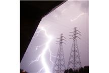 Piorun jest to wyładowanie elektryczne, które łączy chmurę z ziemią. Piorun jest to wyładowanie elektryczne, które łączy chmurę z ziemią.