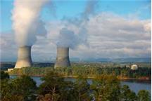 W Polsce wiele gmin protestuje przeciwko lokalizacji elektrowni jądrowej. W Polsce wiele gmin protestuje przeciwko lokalizacji elektrowni jądrowej.