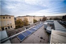 Panele fotowoltaiczne na dachu budynku Wydziału Energetyki i Paliw AGH Panele fotowoltaiczne na dachu budynku Wydziału Energetyki i Paliw AGH